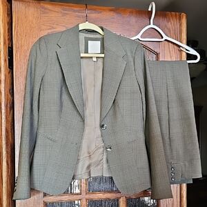 Women’s Glen Plaid Two-Piece Travel Suit in Taupe